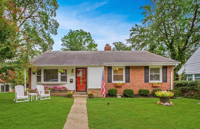 3 Bed 2 Bath - Silver Spring Split Level - Move In Ready Gallery 1