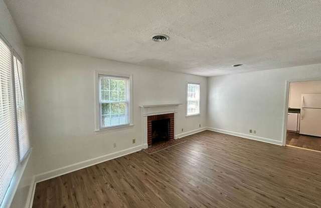 *Students Welcomed* 3 bedroom/ 1 bathroom- Indian Springs Road Gallery 3