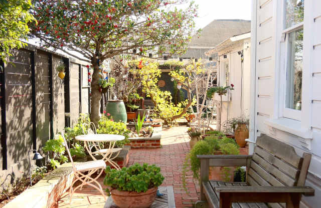 Elegant, Light-Filled Furnished Alameda Home with Indoor-Outdoor Living photos photos