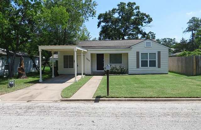 2 Bed, 1 Bath Home with Bonus Room in Bryan for August Move in! photos photos