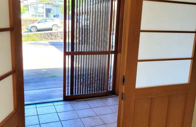 Aiea - Large 3 bedrooms, 2 bath house - Avail 10/12 Gallery 2
