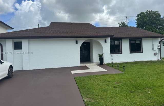 12413 Sw 200th St photos photos