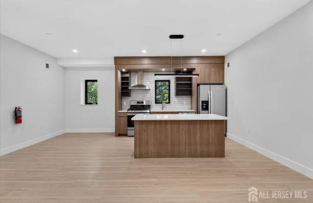810 N 2nd Avenue Gallery 2