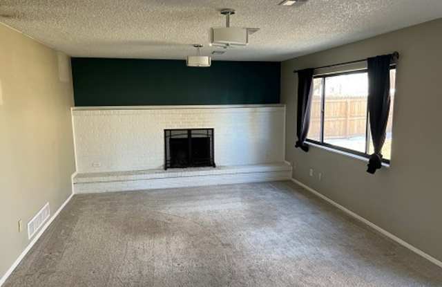 Take $500 Off Your First Month | Room for Everyone – 5 Bedroom Fort Collins Home Gallery 4