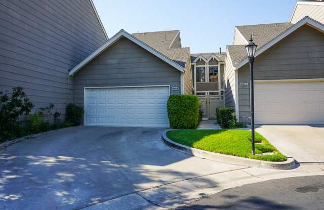 Beautiful 3 bed 2.5 bath Townhome in Orange photos photos