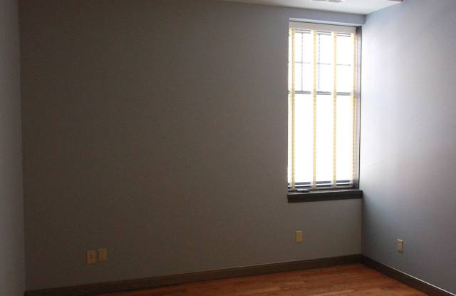 1106 E BROADWAY Gallery 4
