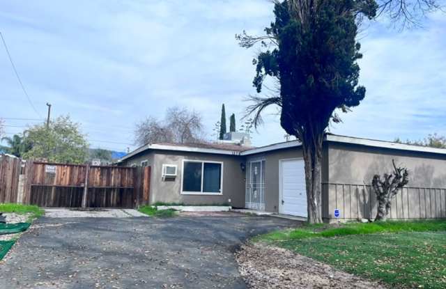 Pet Friendly 4 Bedroom Home photos photos