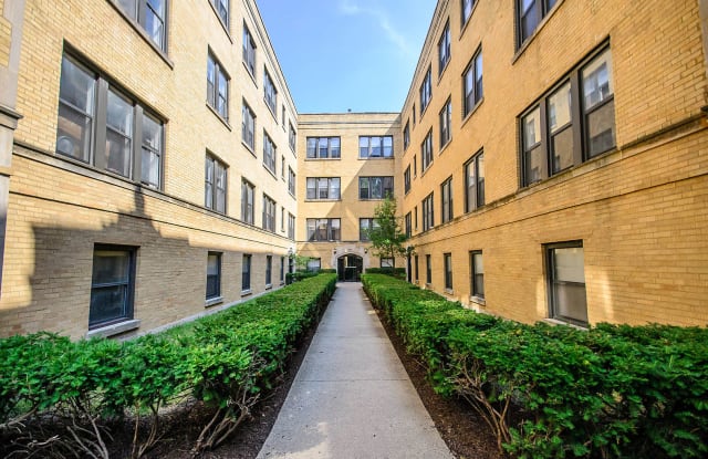 Park Ainslie - 3002 West Ainslie Street, Chicago, IL 60625