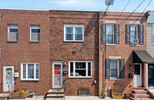 Charming 2-Bedroom Port Richmond Home with Beautiful Floors & Basement Gallery 1