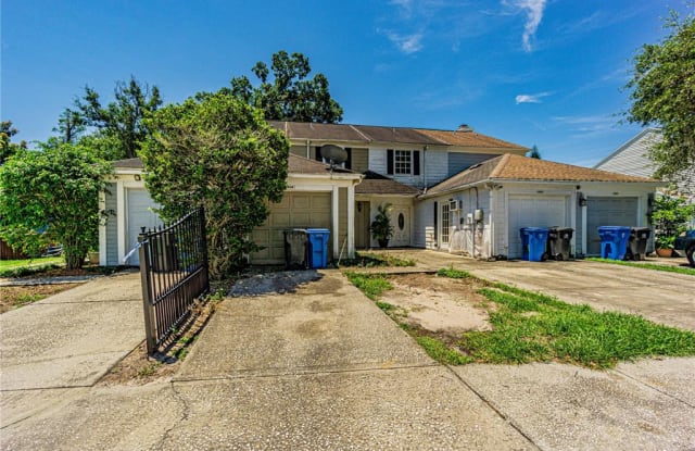 6218 OAK CLUSTER CIRCLE - 6218 Oak Cluster Circle, Town 'n' Country, FL 33634