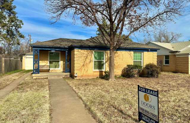 If You’ve Been Looking for Cozy, This Might Be It | 2/1 Pre-Leasing For 8/1 photos photos