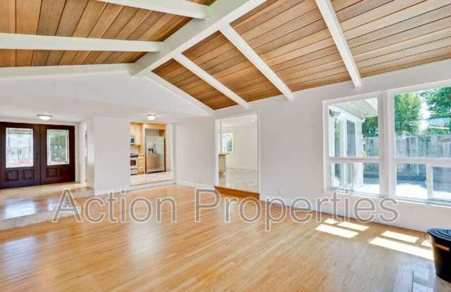 3426 Woodstock Lane Gallery 3