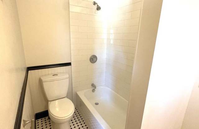 6bd 6ba Home Near UNC with Utilities Included Gallery 4