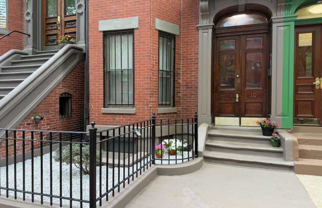 10 Wellington Street Gallery 2