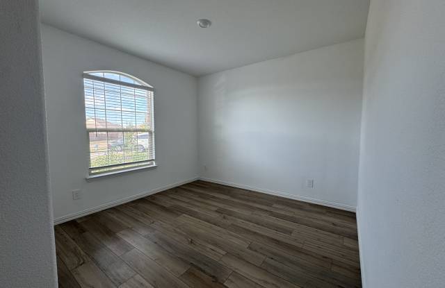 1102 Banyan Drive Gallery 3