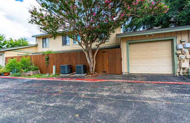 Charming 3 bedroom, 1.5 bathroom Located in North Austin! Gallery 4