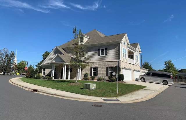 3 Bedroom Townhome in Charlotte  / Ballantyne Gallery 1