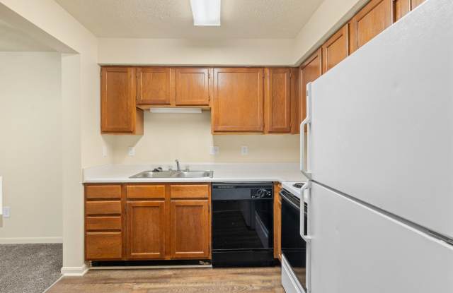 Live 5 Minutes from HONDA********** Rent $1324/mo*********Restaurants and Grocery Around the corner Gallery 3
