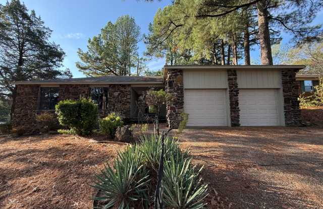3 Bed 2 Bath House with 2 Car Garage in desired Neighborhood.  Has gas Heat. Gallery 1