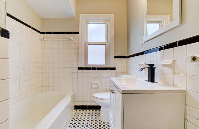 1032 Charleville Avenue Gallery 3