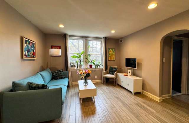 Modernized Fully Furnished 1BR, 1BA Condo at Arbors of Arlington Gallery 4