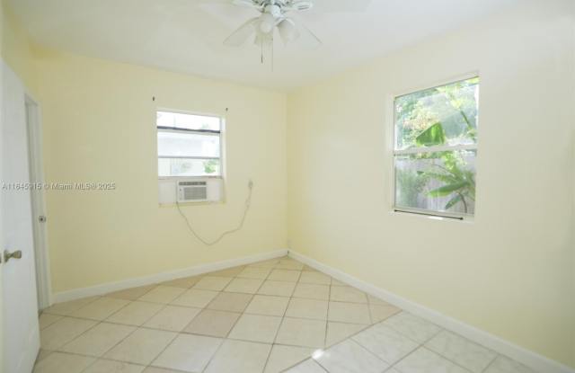 115 NE 192nd St photos photos