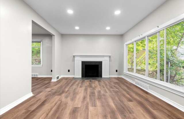 16682 Tracey Street Gallery 2