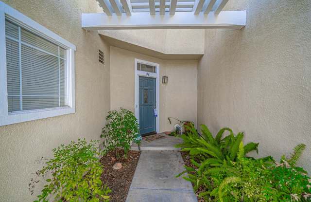 No Showings! 2 Bedroom Townhome for Rent in The Montanas! Gallery 3