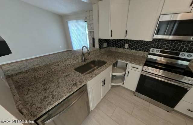 8319 DAISY Lane S Gallery 3