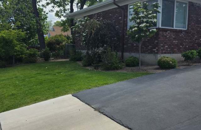 Newly Updated 2 bedroom unit Gallery 3