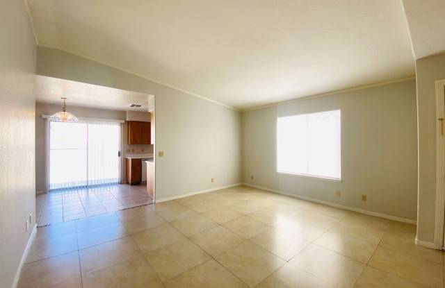 ONE STORY HOME ZONED FOR PALO VERDE HIGH SCHOOL! Gallery 3