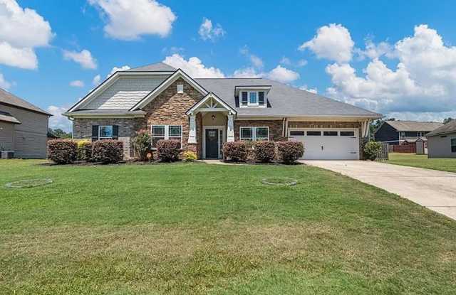 Peaceful neighborhood with spacious home Gallery 1