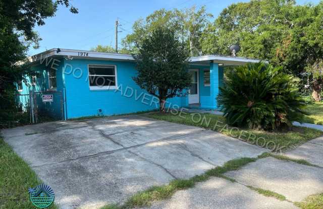 FREE APPLICATIONS THROUGH 09/25/2026 + $350 OFF FIRST MONTH RENT- 3 BEDROOM / 1 BATHROOM HOME AVAILABLE NOW WITH MOVE IN SPECIALS! Gallery 4