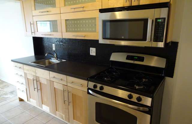 3 Bedroom 1.5 Bath Townhouse  w/ parking at the NOMA Metro Station photos photos