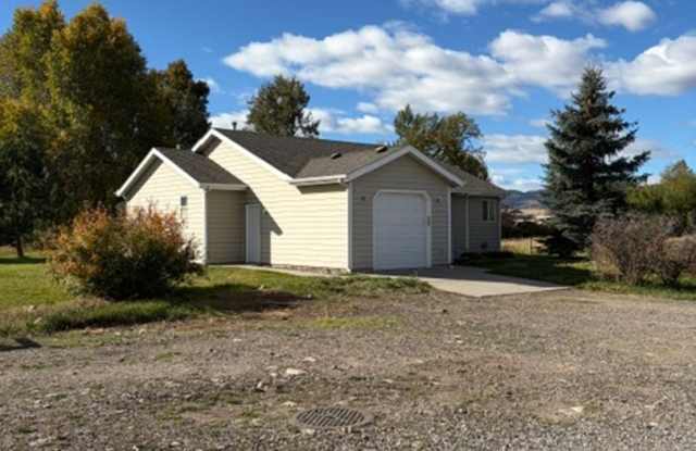 Wide Open Spaces - 3 Bedroom 2 Bathroom House in Gallatin Gateway Gallery 4