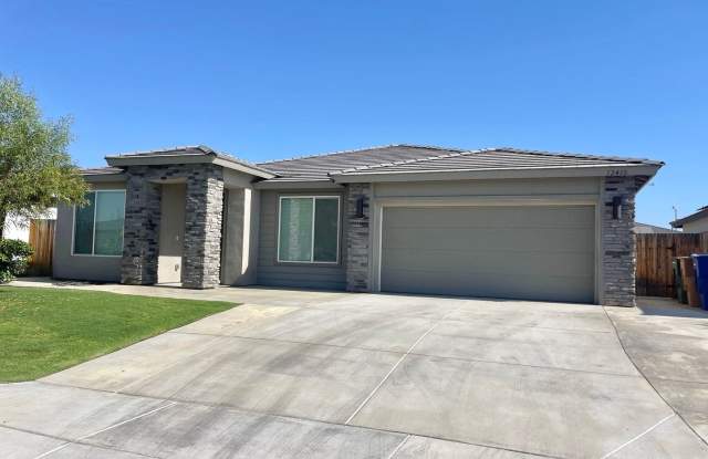 Gorgeous home for rent in SW Bakersfield- 2 weeks free rent photos photos