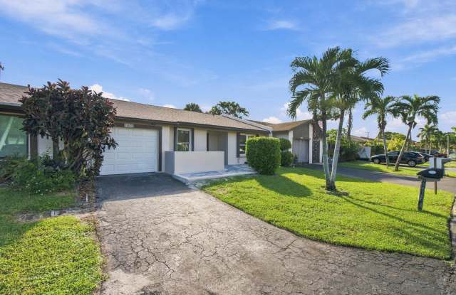 15676 BOTTLEBRUSH Circle Gallery 2