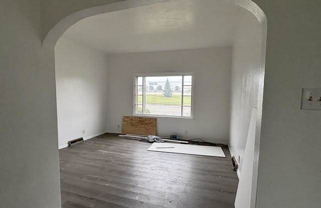1821 West Sample Street Gallery 2