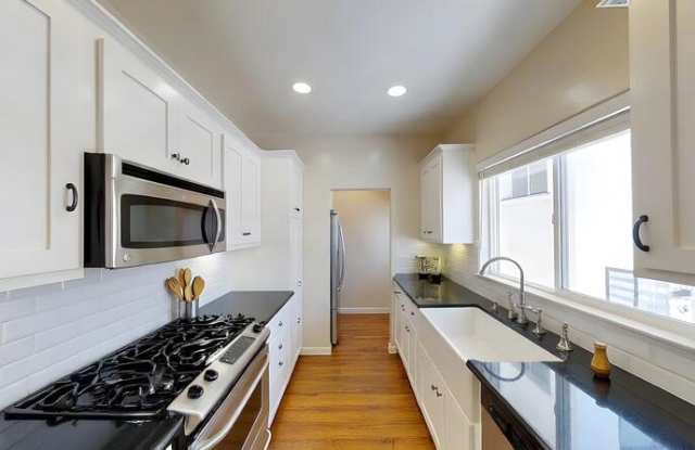 10830 Lindbrook Drive Gallery 4