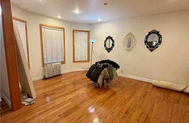 160 Bay 28th Street Gallery 1