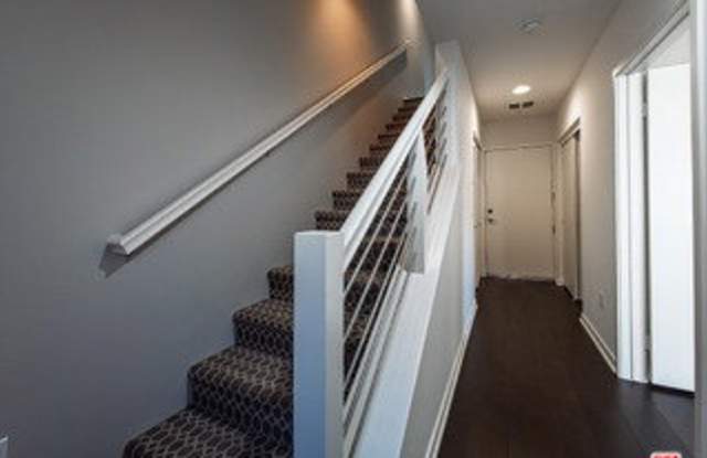 2926 Rowena Avenue Gallery 3