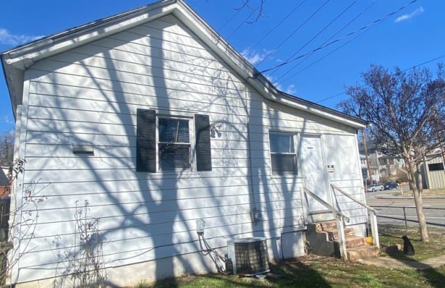 1241 Dale Avenue SE - 1241 Dale Avenue Southeast, Roanoke, VA 24013