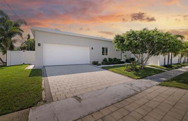 4524 RIVERWOOD Avenue Gallery 1