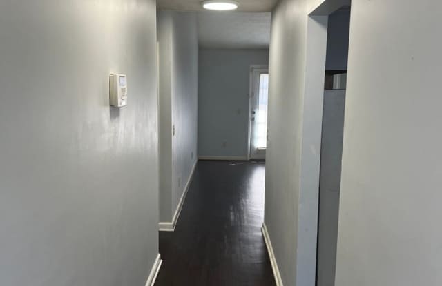 3 Bed / 3 Bath Duplex in a Convenient Location - No Carpet! Gallery 3