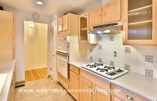 Great Lake Oswego Home Walking Distance to Everything Gallery 4