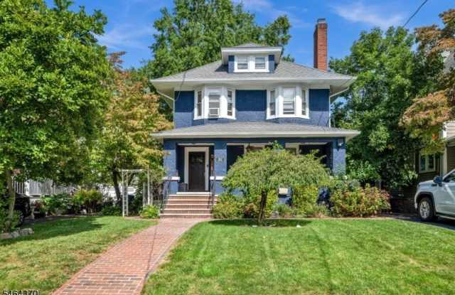 262 Clinton Pl Gallery 2