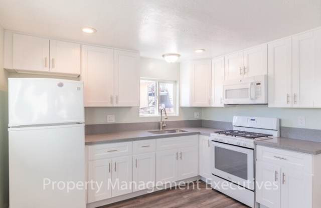 4236 Winona Avenue Gallery 3