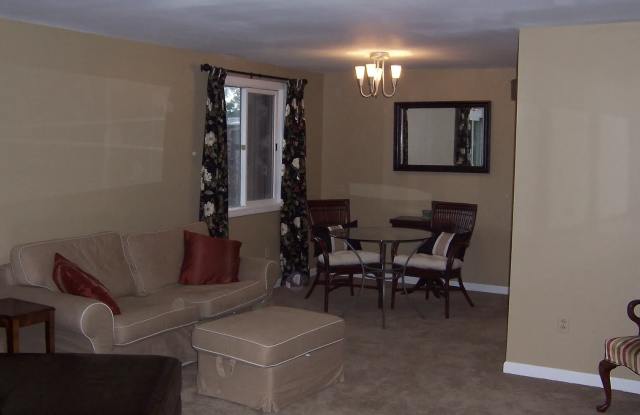 135 Charter Oaks Dr Apt 4 photos photos