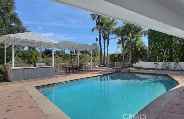 5794 Fairhaven Avenue Gallery 3