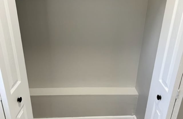 3 Bedroom 1 Bathroom Home with Garage and Fenced Yard! Gallery 3